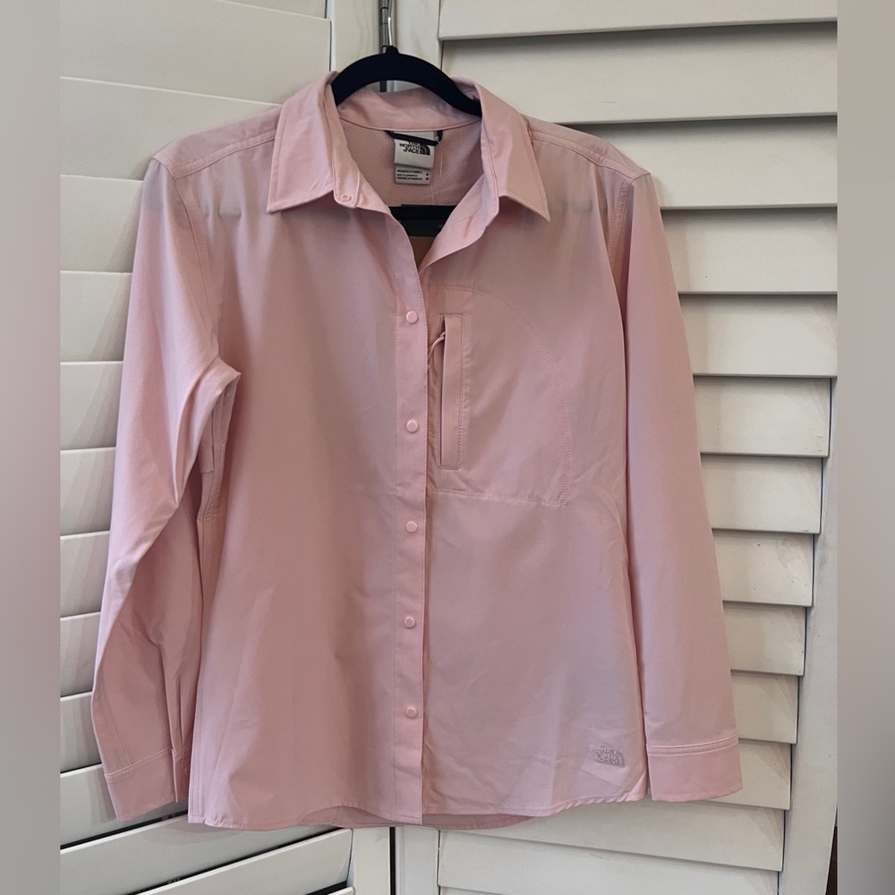 NWT North Face women’s sun shirt